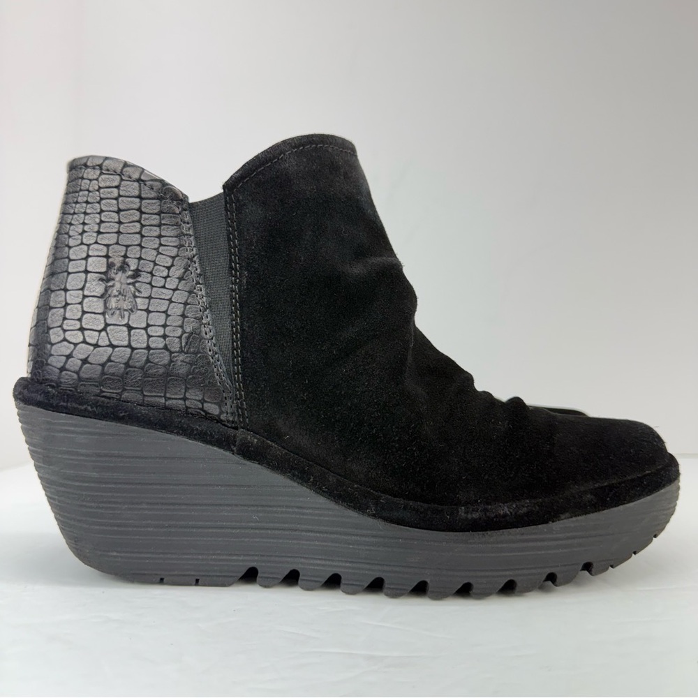 Fly London size 38/7.5 Women’s Black Ruched Suede Leather Wedge Ankle Boots